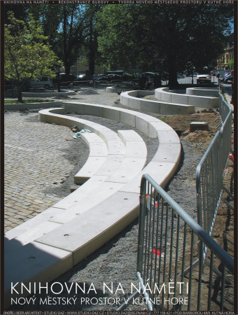 KUTNÁ HORA - NA NÁMĚTI | Betonové lavice a schody nového městského prostoru.